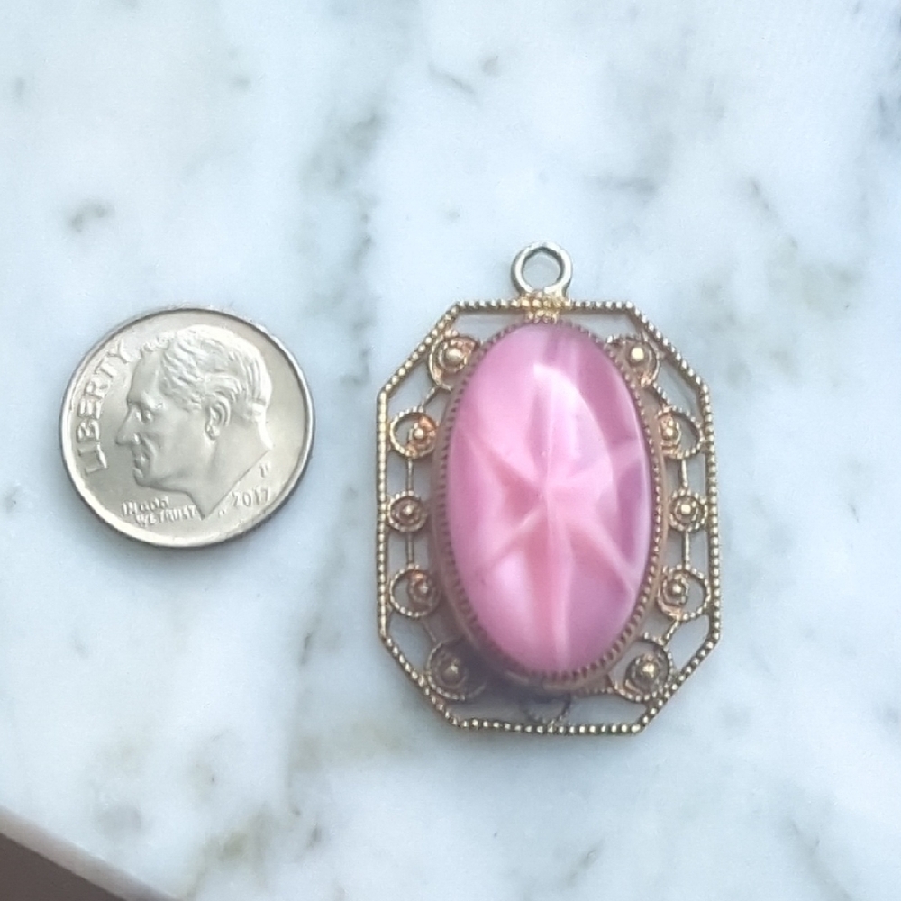 Vintage Art Deco 10k Gold Filigree Pendant | Pink Star Glass Cabochon | 7.9g - Picture 3 of 9